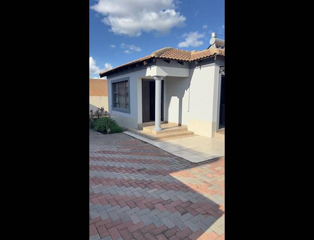 3 BEDROOM HOUSE FOR SALE IN THE ORCHARDS